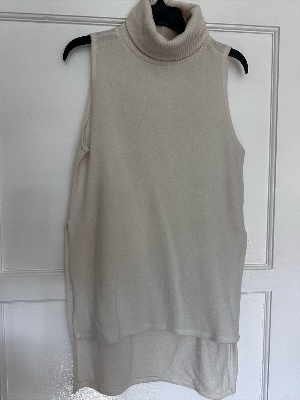 Forever 21 Sleeveless Turtleneck Knit Top in Cream